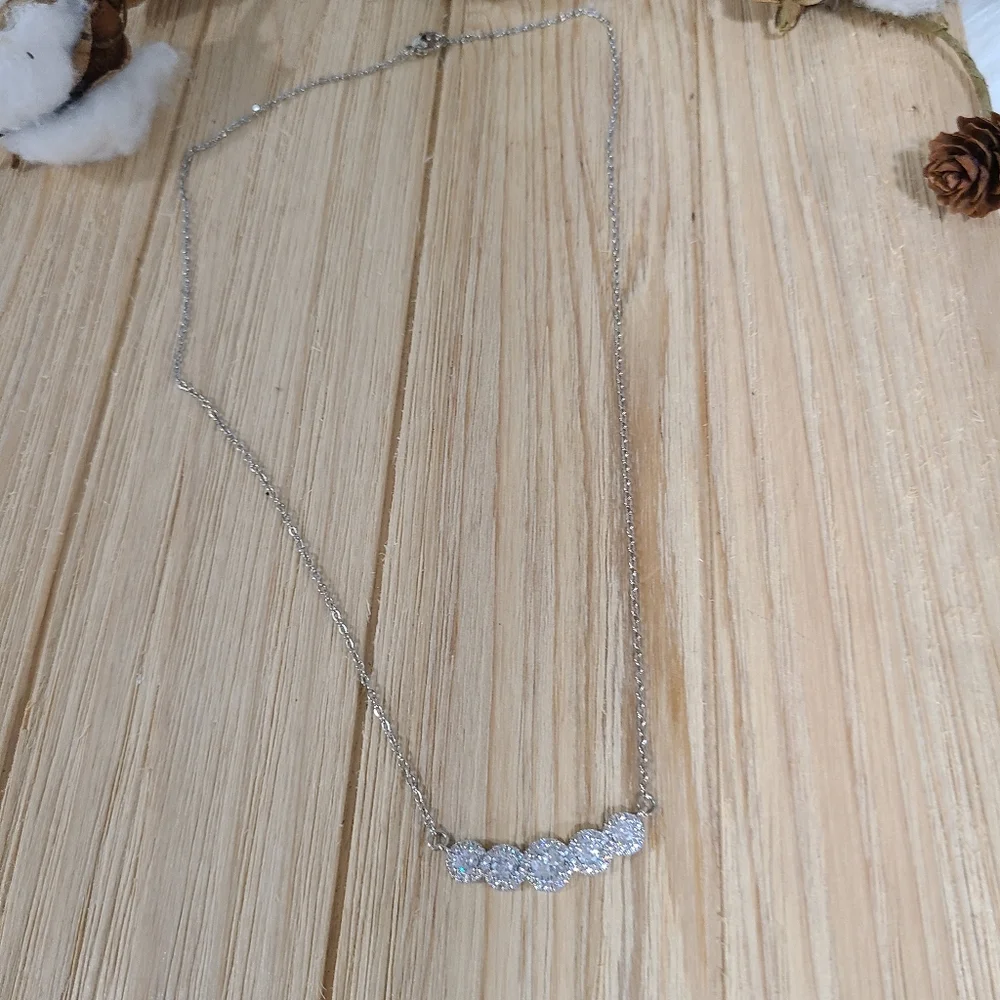 🌟🌟NEW🌟🌟GLAMOROUS!! Genuine 5 Round CZ 1 Carat  Necklace in SILVER 🌟🌟 - Picture 6 of 15